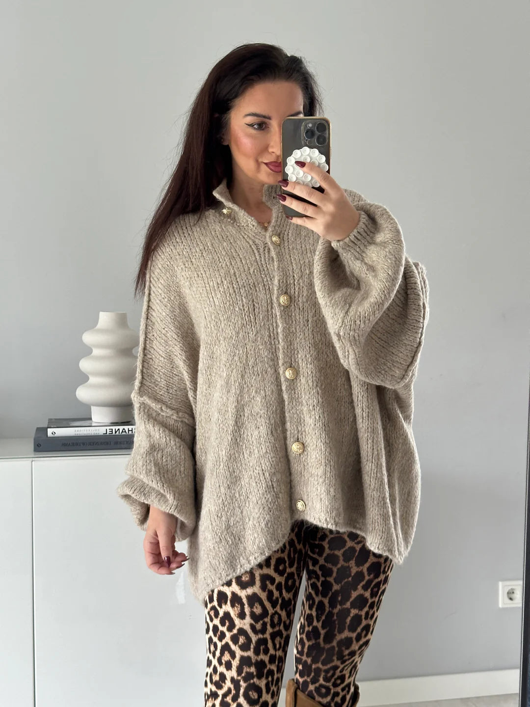 Oversize Damen Cardigan aus weicher Wollmischung – Strickjacke mit Knopfleiste
