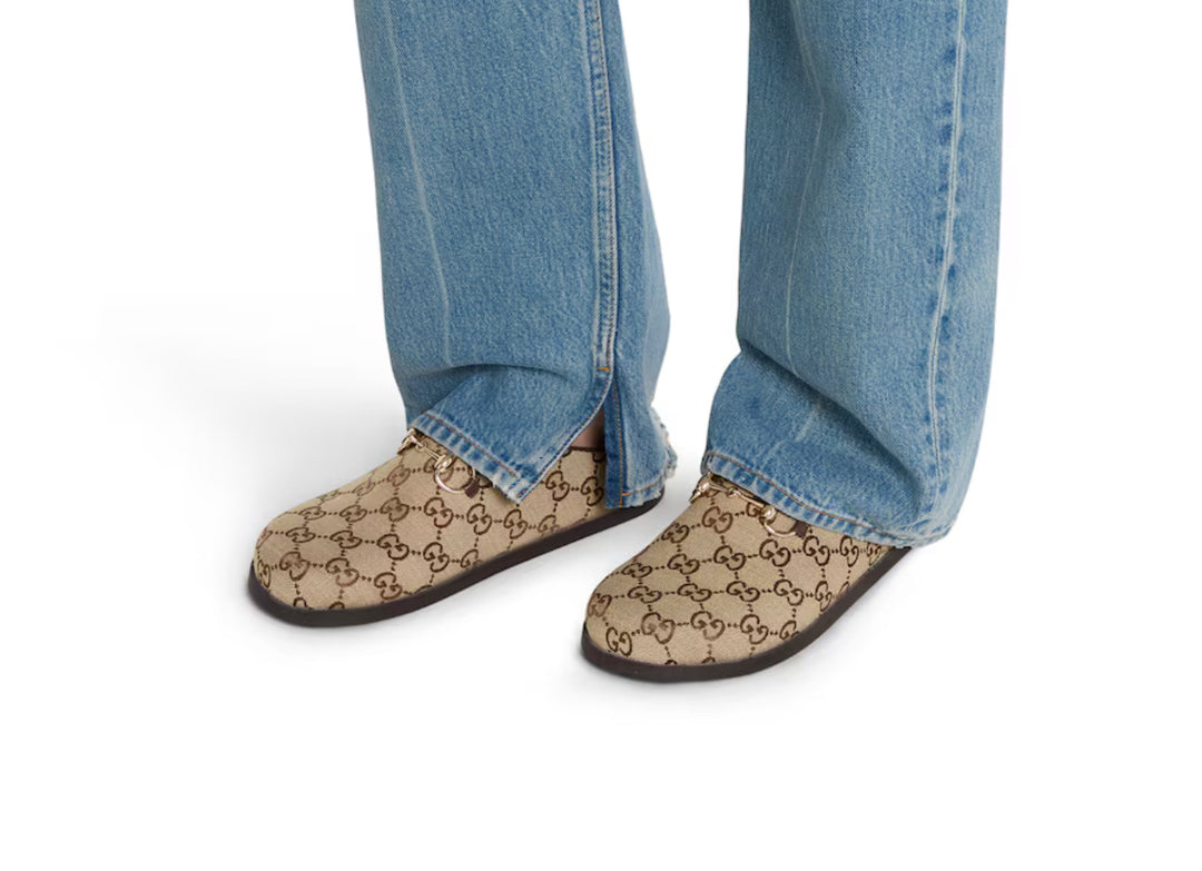 Elegante Slipper mit Metall-Detail