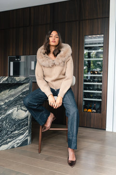 BELAMY – Damen-Kapuzenpullover mit Kunstfellbesatz – Produktansicht | MIRAÉE PARIS