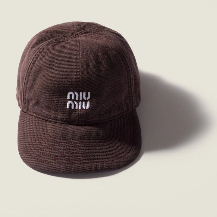 Mocha Baseball Cap – Elegante Damen-Cap in Dunkelbraun mit Stickerei | Miraee Paris
