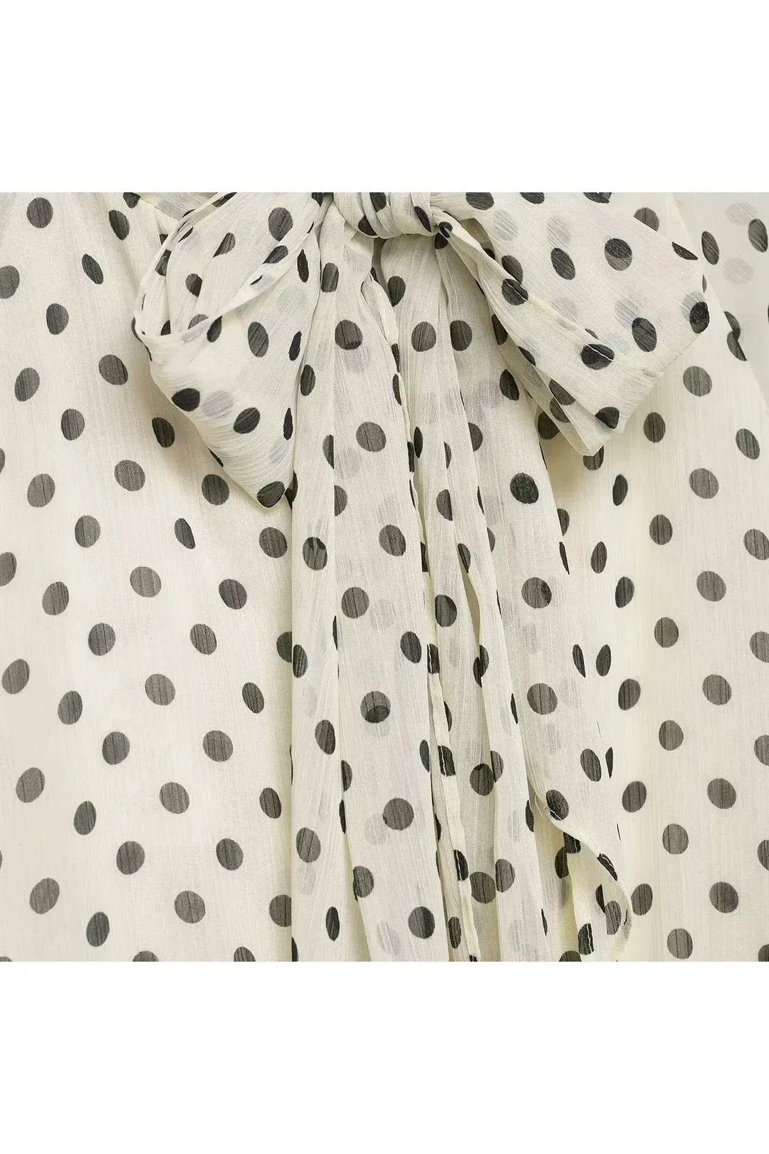 Camille Chic Blouse – Polka Dot Bluse mit Schleifen-Detail