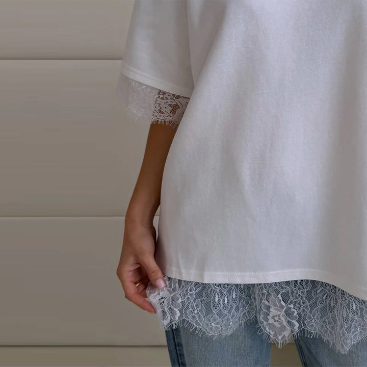 Éliane Lace Tee – Lässiges Patchwork‑T‑Shirt mit Spitzendetails