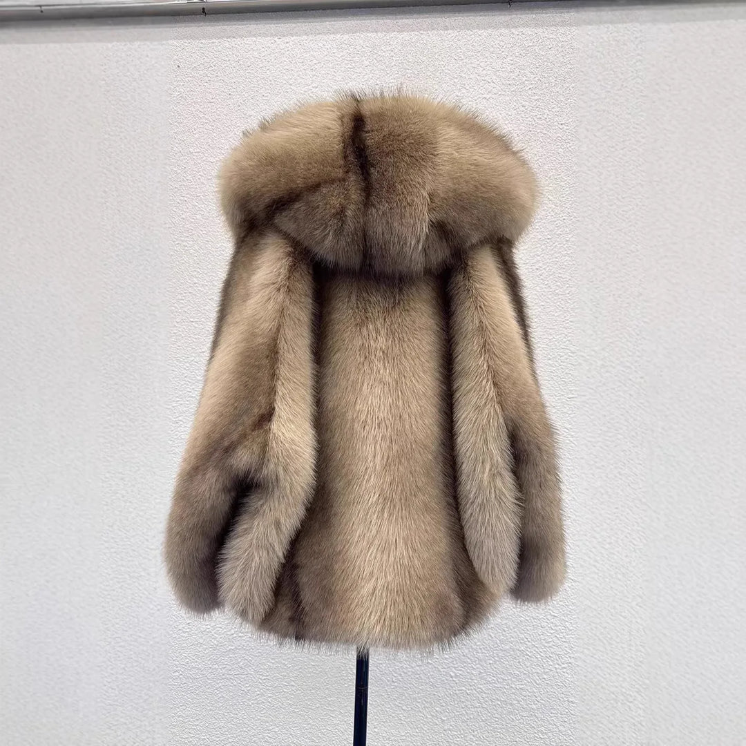 ÉLISE – Kurze Damenjacke in Felloptik mit Kapuze