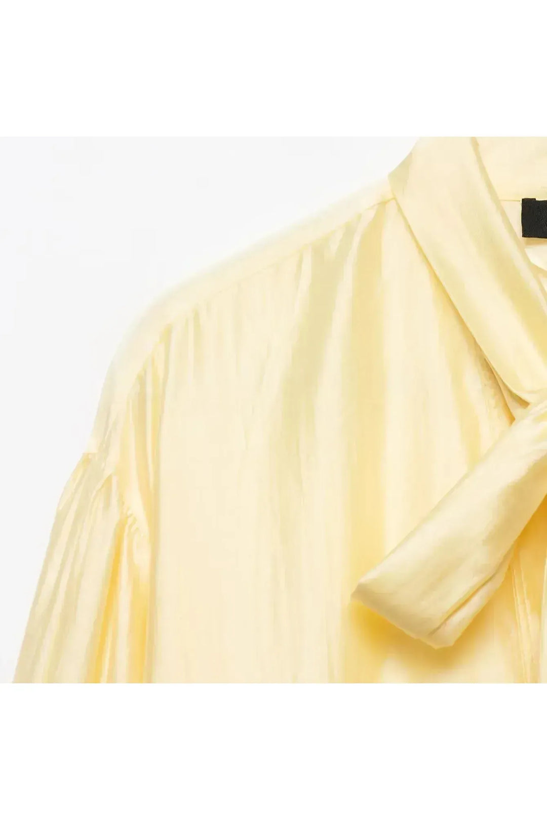 Amélie Satin Blouse – Elegante Damenbluse mit Schleifen‑Detail