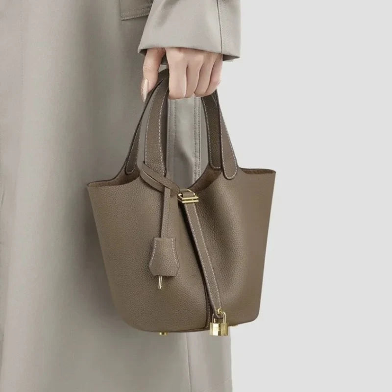 ROSA – Klassische Bucket Bag aus veganem Kunstleder