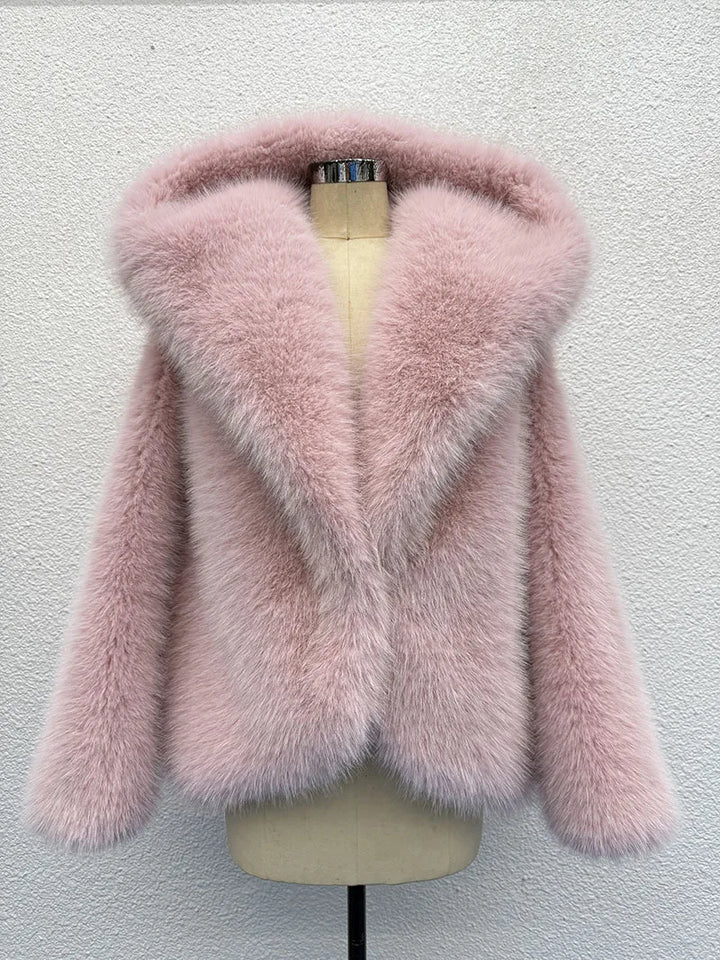 ÉLISE – Kurze Damenjacke in Felloptik mit Kapuze