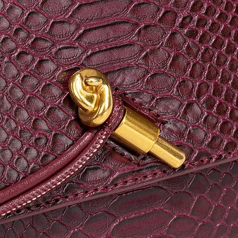 SERENA – Edle Baguette Bag in exotischer Python-Optik