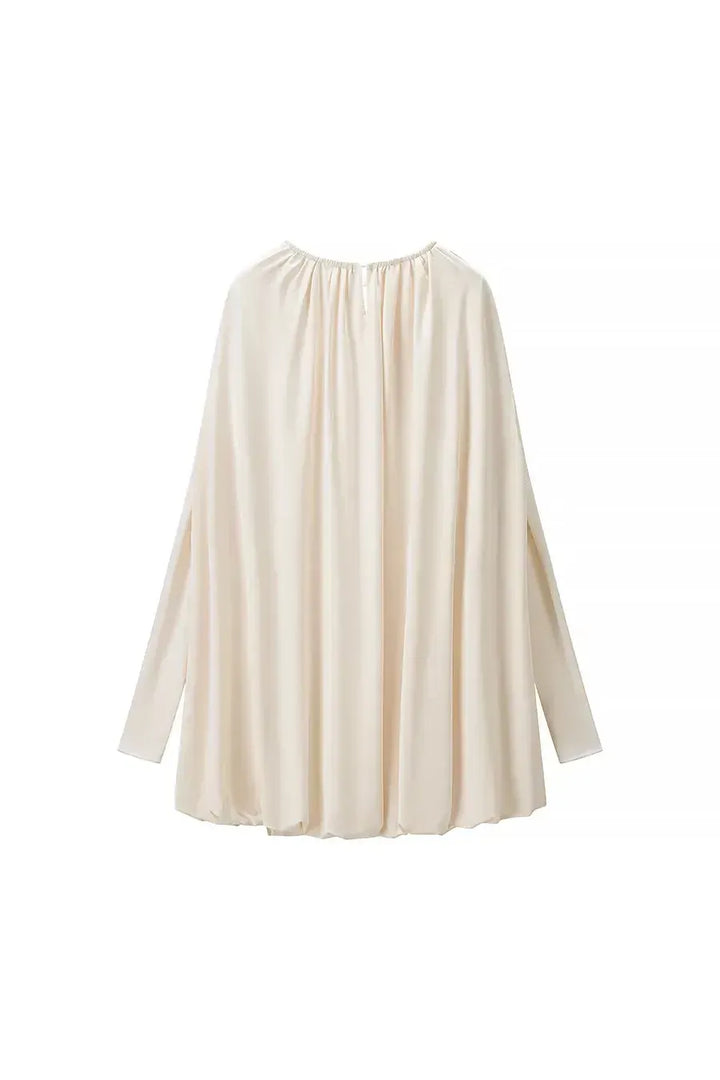 LIVIA – Elegantes Plissee-Cape-Kleid
