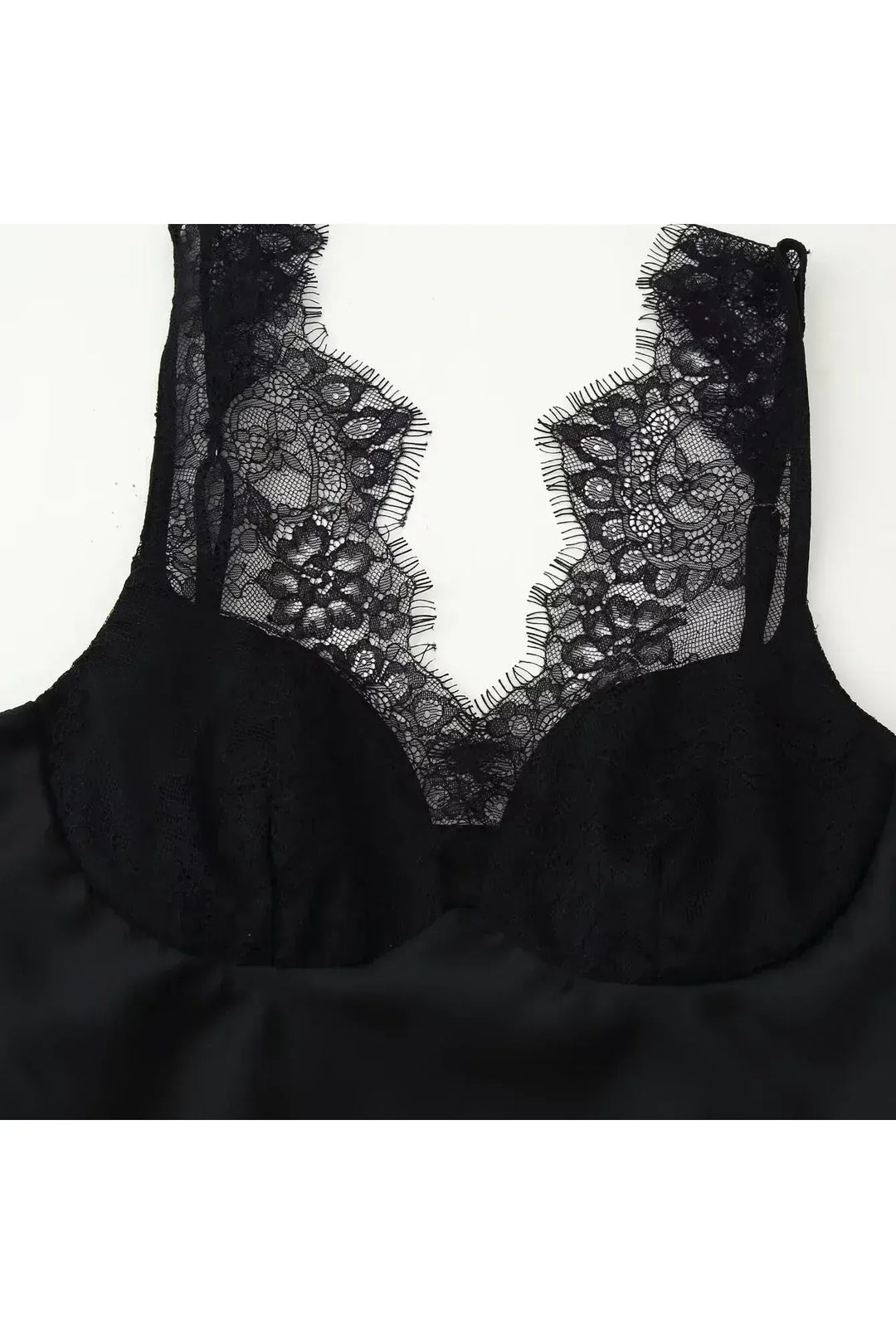 LIORA - Lace Camisole Top – Damen Spitzentop mit Herz-Ausschnitt