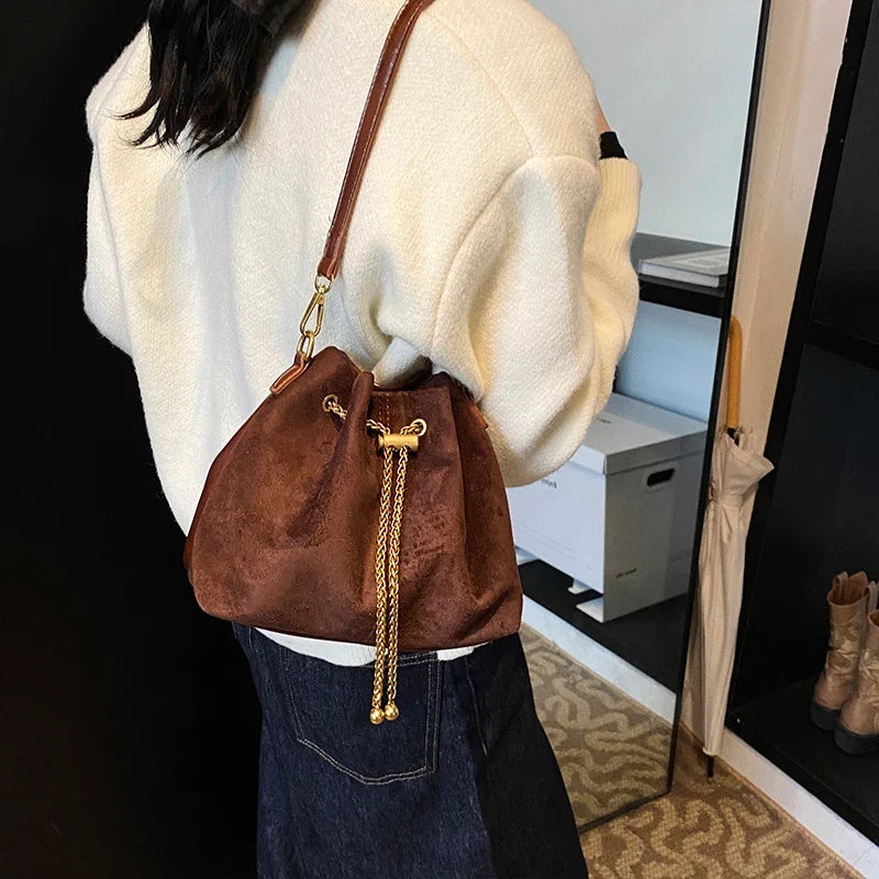LENA – Weiche Crossbody Bucket Bag aus Kunstwildleder