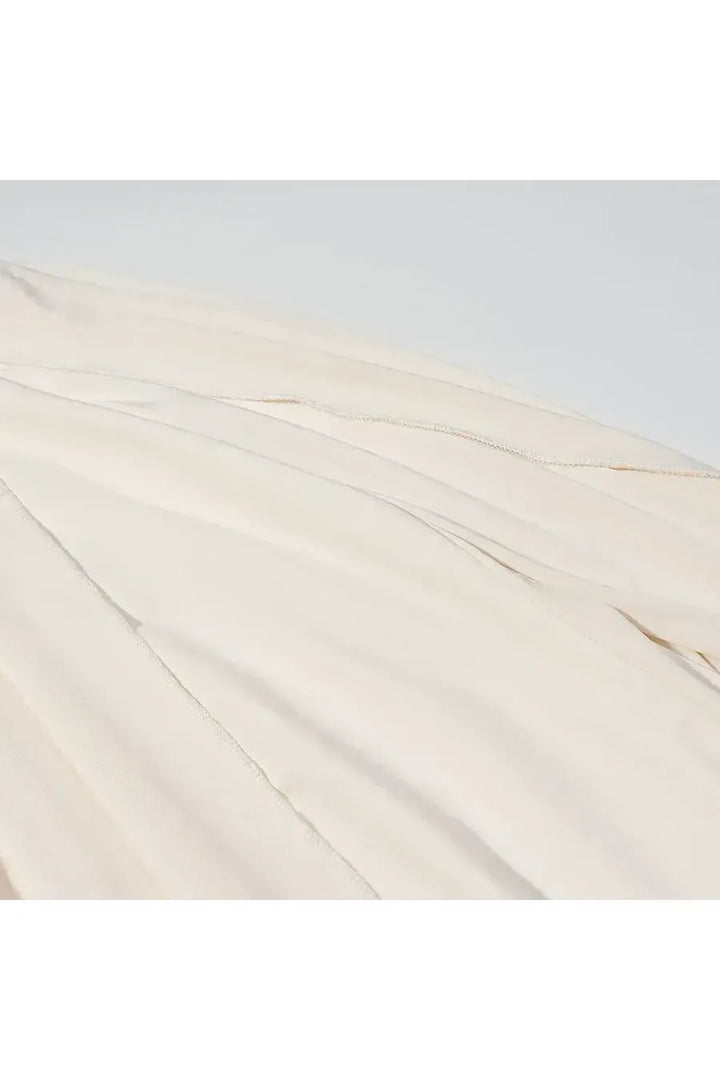 LIVIA – Elegantes Plissee-Cape-Kleid