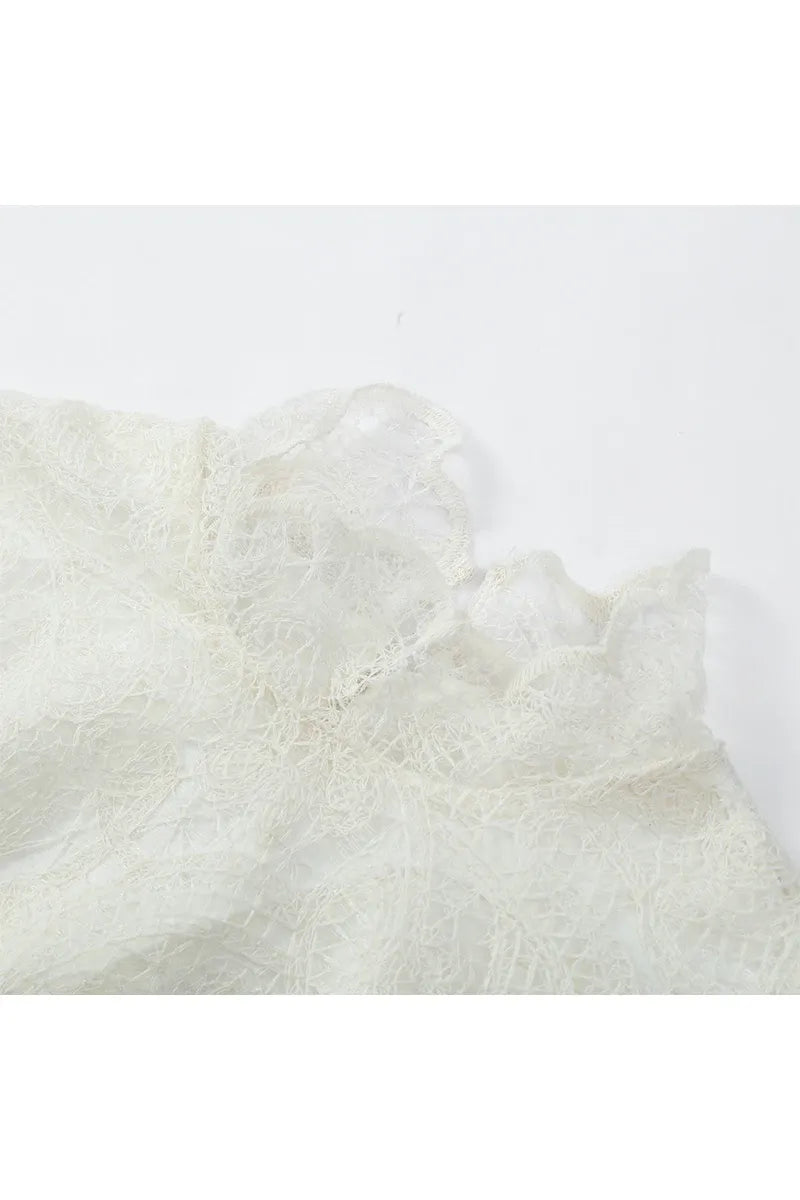 Aurora – Elegantes Damen Mini-Kleid aus Spitze, Flare-Ärmel & hoher Kragen