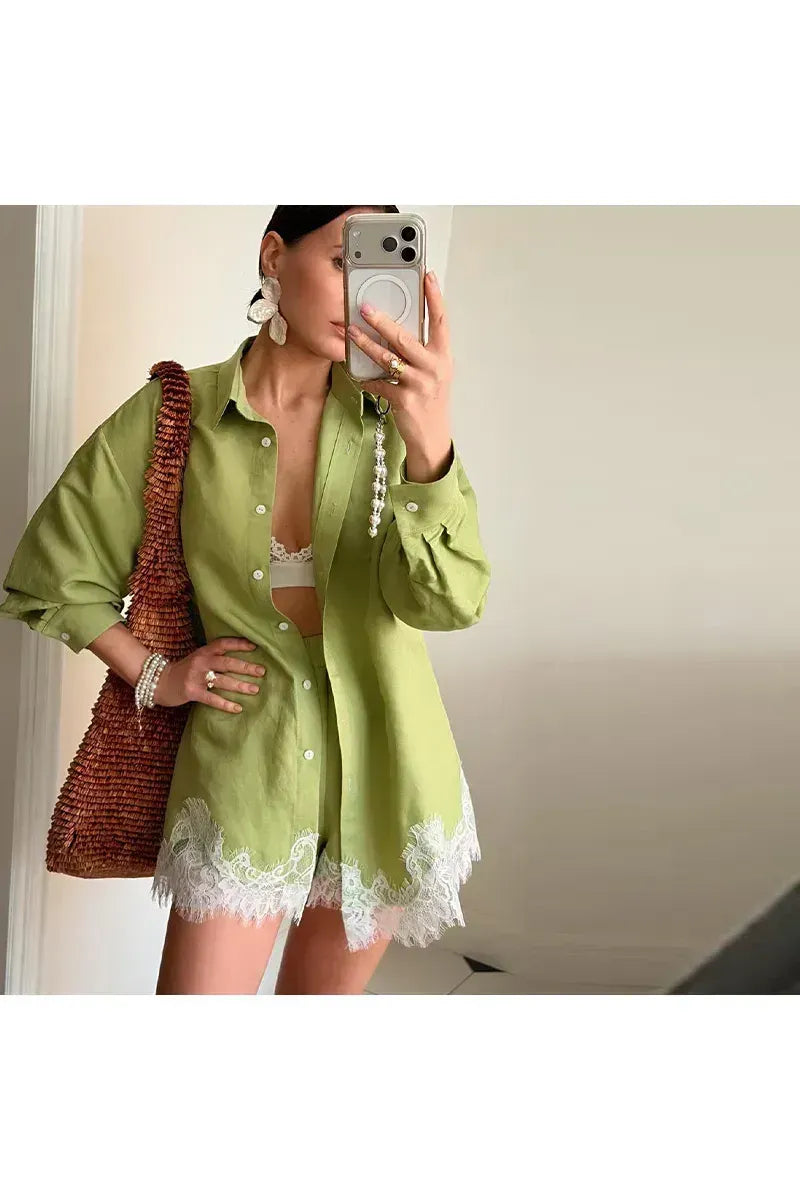Lucienne Chic Set – Elegante Bluse & Shorts mit Spitzen-Details