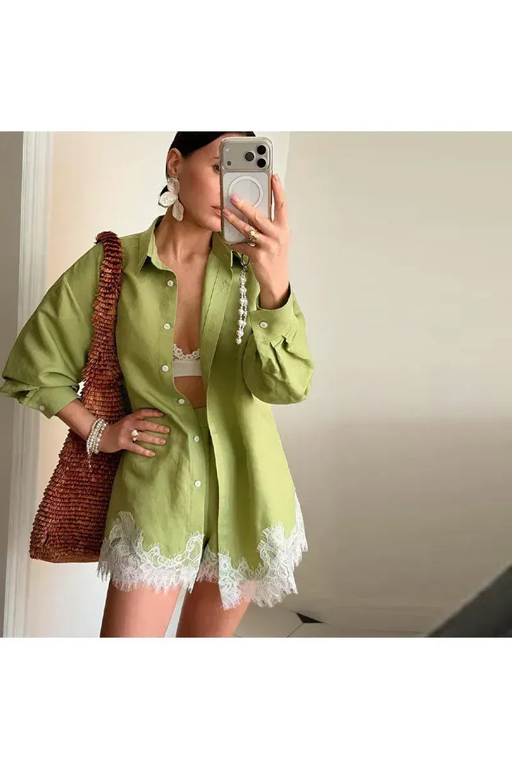 Lucienne Chic Set – Elegante Bluse & Shorts mit Spitzen-Details