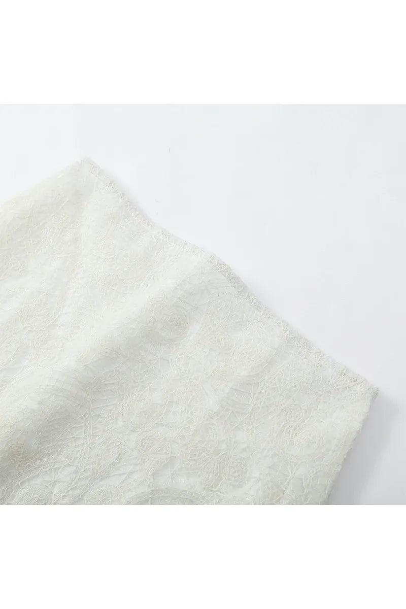 Aurora – Elegantes Damen Mini-Kleid aus Spitze, Flare-Ärmel & hoher Kragen