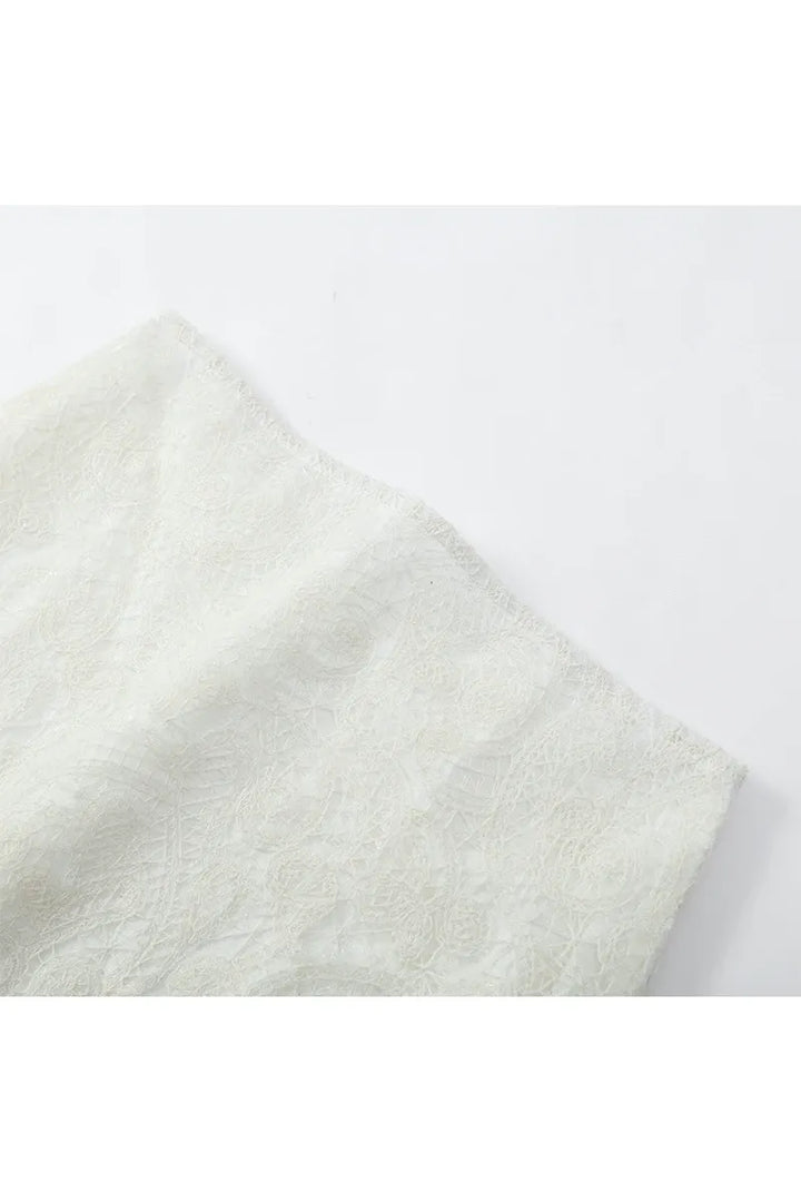 Aurora – Elegantes Damen Mini-Kleid aus Spitze, Flare-Ärmel & hoher Kragen