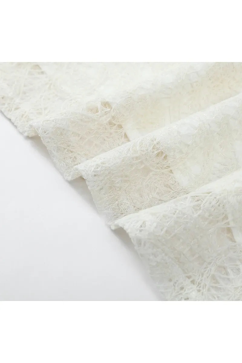 Aurora – Elegantes Damen Mini-Kleid aus Spitze, Flare-Ärmel & hoher Kragen