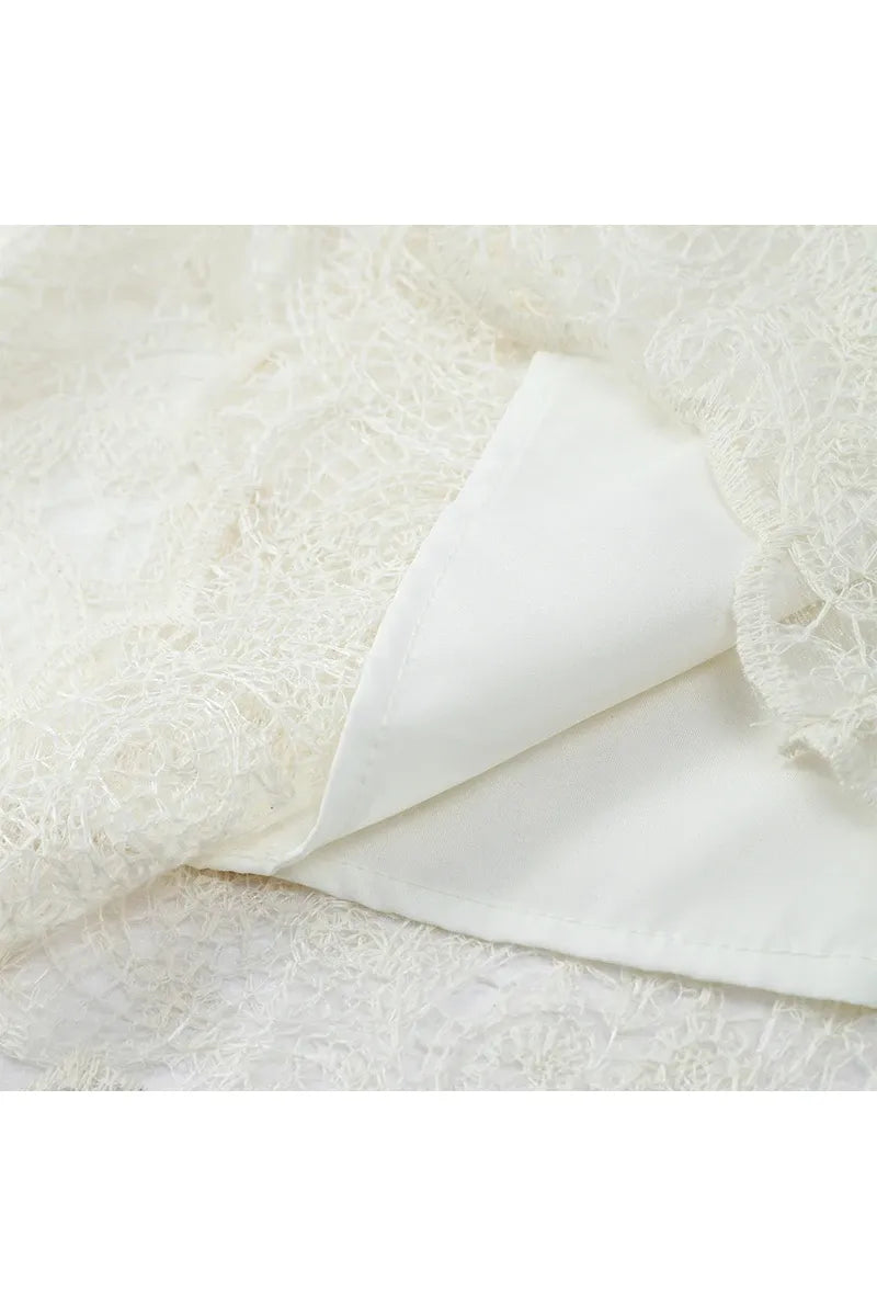 Aurora – Elegantes Damen Mini-Kleid aus Spitze, Flare-Ärmel & hoher Kragen