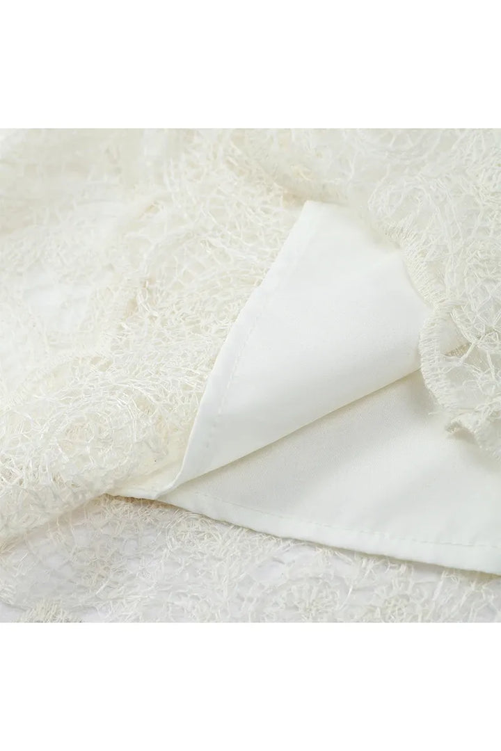 Aurora – Elegantes Damen Mini-Kleid aus Spitze, Flare-Ärmel & hoher Kragen