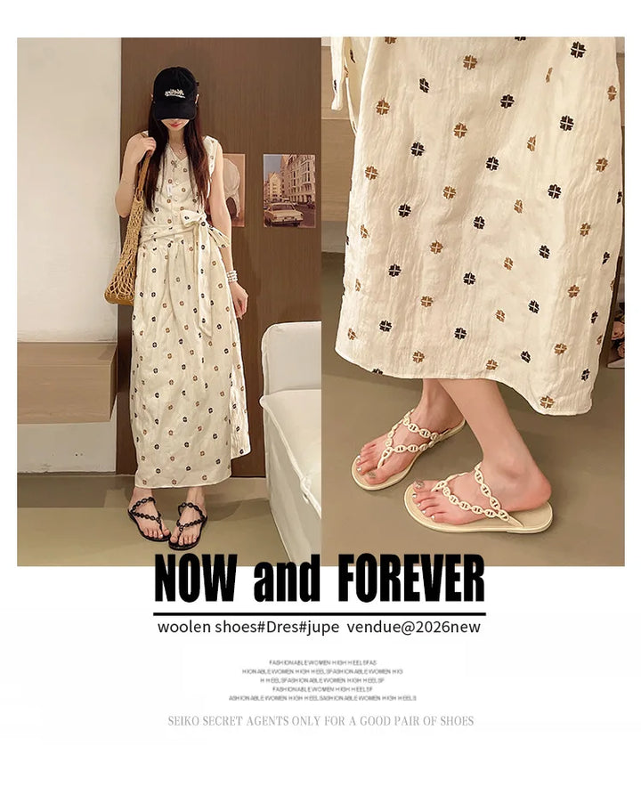Anti-Slip Flat Sandals Women's Outdoor Beach Slippers Crystal Rhinestone Thong Slippers PVC Material Comfortable Casual Shoes