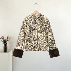 LÉOPARD Jacke mit Leopardenmuster am Kleiderbügel, Rückansicht