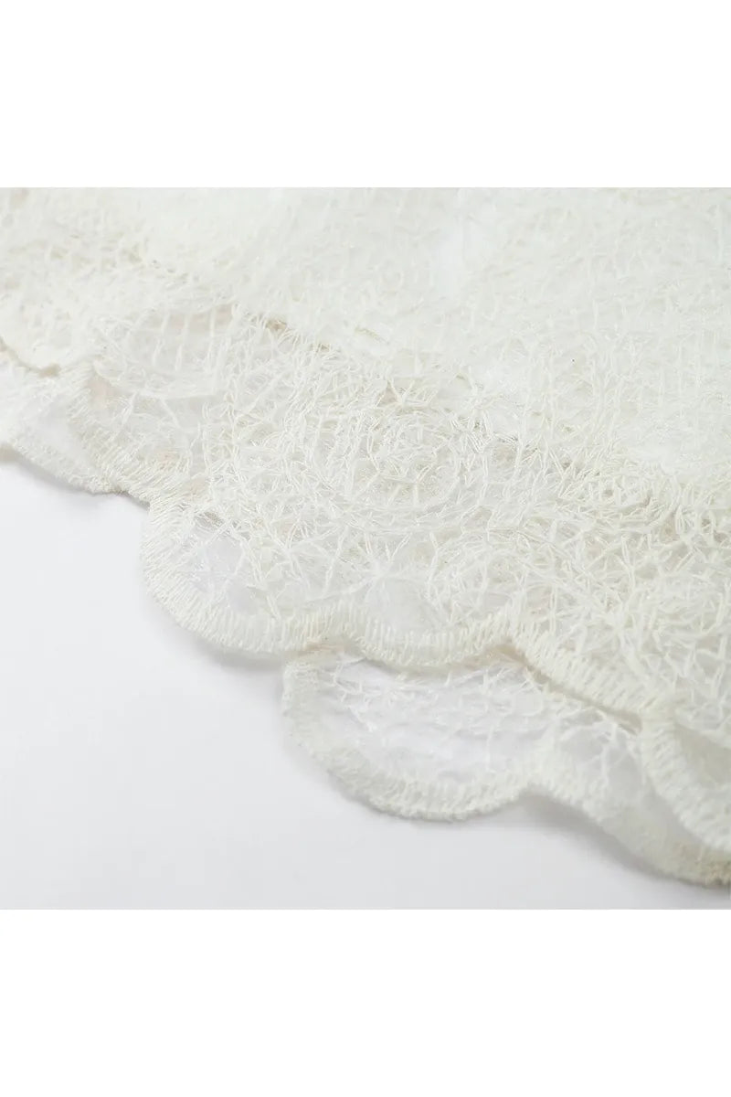 Aurora – Elegantes Damen Mini-Kleid aus Spitze, Flare-Ärmel & hoher Kragen