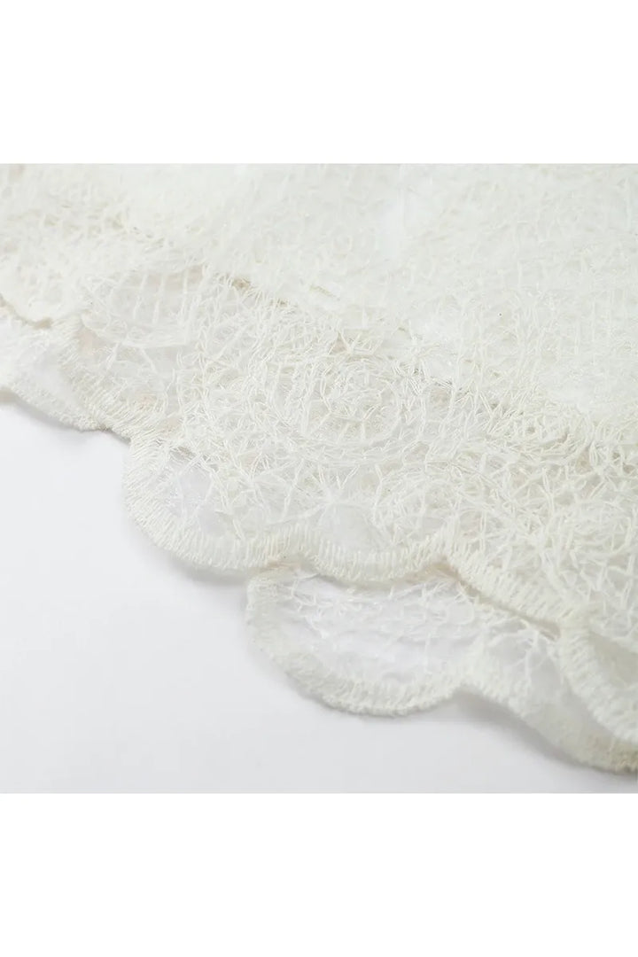 Aurora – Elegantes Damen Mini-Kleid aus Spitze, Flare-Ärmel & hoher Kragen