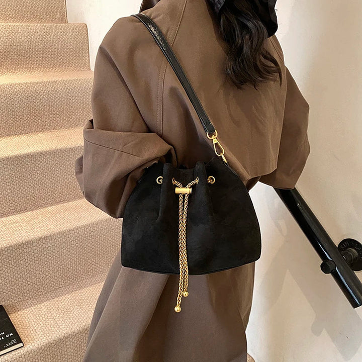 LENA – Weiche Crossbody Bucket Bag aus Kunstwildleder