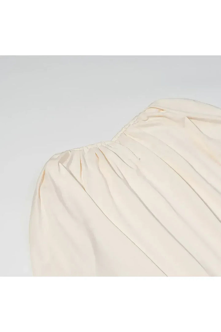 LIVIA – Elegantes Plissee-Cape-Kleid