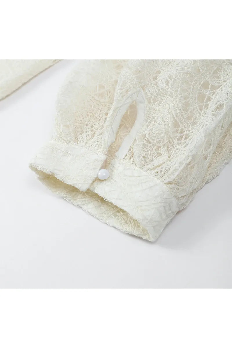 Aurora – Elegantes Damen Mini-Kleid aus Spitze, Flare-Ärmel & hoher Kragen