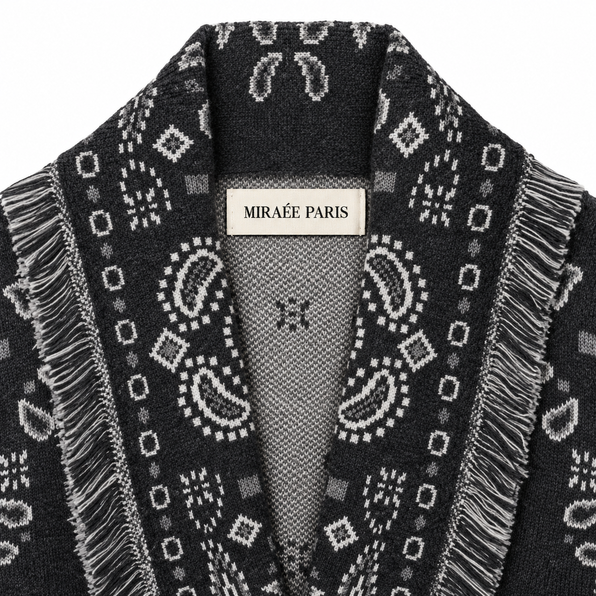 AMARA Strickcardigan Schwarz – Innenansicht mit MIRAÉE PARIS Label