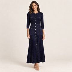 Amélie Damenkleid – strukturierte Passform am Model