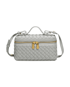 MIRAEE-UNIFORM-2026 | AURELIA – Luxuriöse Ledertasche mit Flechtdesign – grau – freigestellte Produktansicht auf weißem Hintergrund