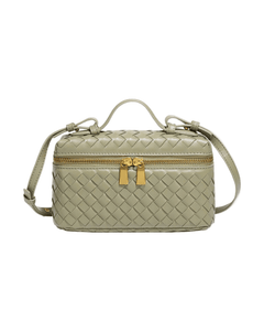 MIRAEE-UNIFORM-2026 | AURELIA – Luxuriöse Ledertasche mit Flechtdesign – hellgrun – freigestellte Produktansicht auf weißem Hintergrund
