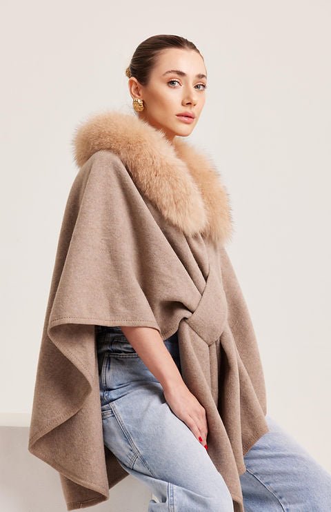 AURELIE - Cape mit abnehmbaren Kunstpelzkragen - Miraee Paris