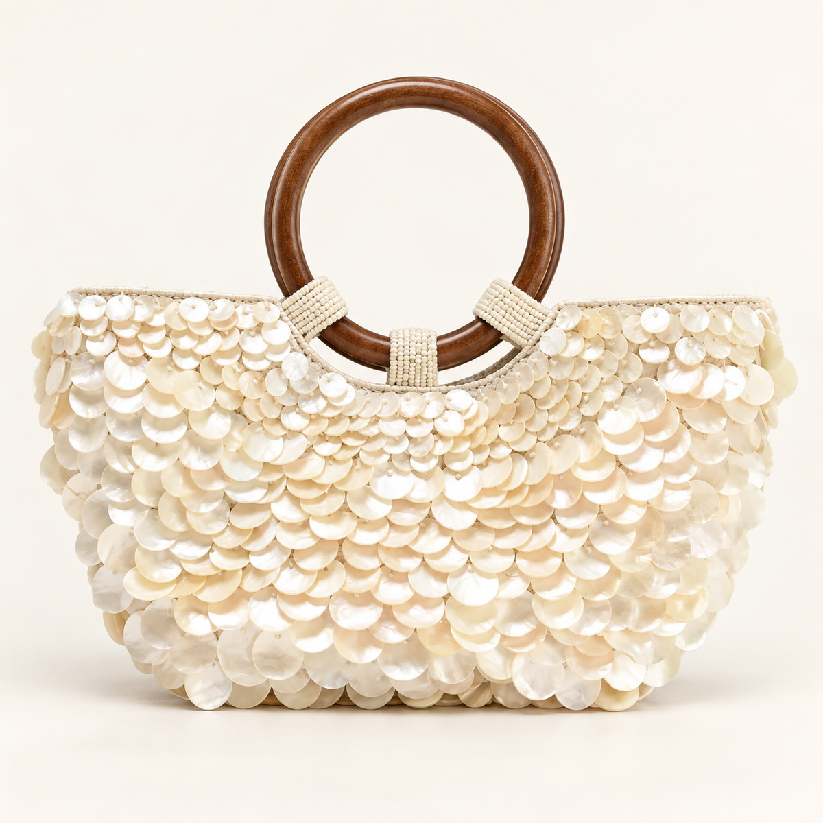 Boho Chic Perlmutt-Tasche – Muscheldetails und Holzgriffe