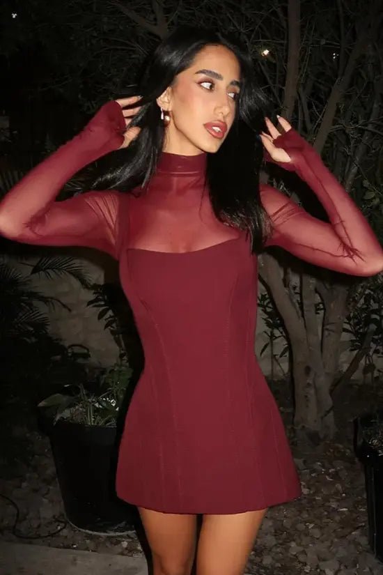 Bordeauxfarbenes Minikleid mit Mesh - Ärmeln und Stehkragen - Miraee Paris