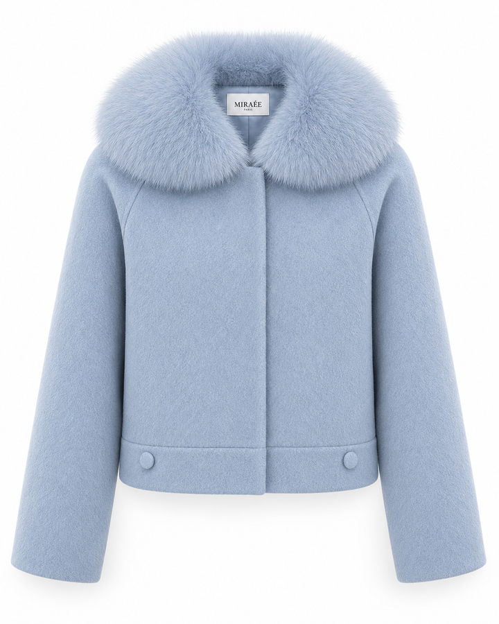 CELESTE Wolljacke in Himmelblau – Freisteller mit MIRAÉE Label