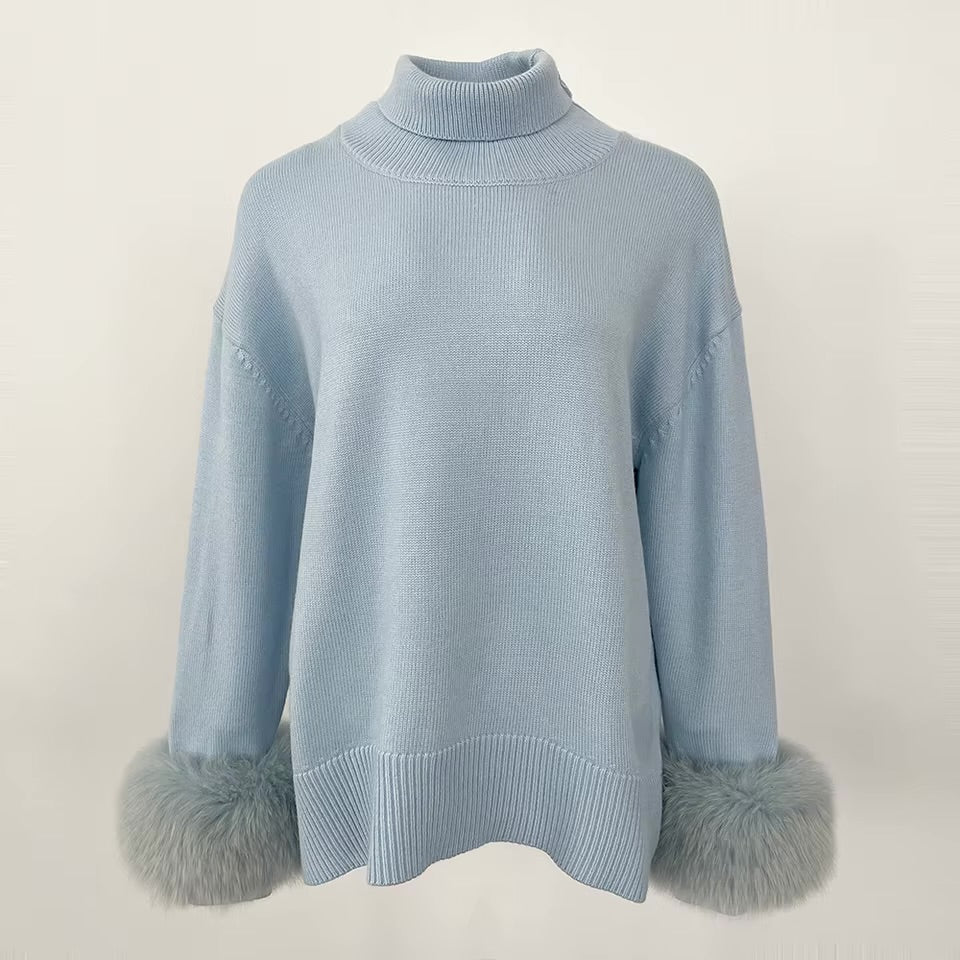CELESTINE - Pullover mit Fellärmel in hellblau, mit weichem Material und luxuriösen Fellärmel für stilvolle Damenmode.