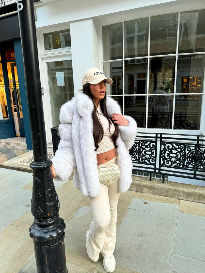 CHARLOTTE - Klassicher Kunstpelzmantel - Miraee Paris