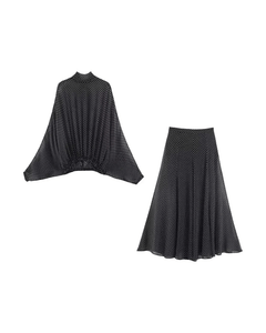 MIRAEE-UNIFORM-2026 | CLARA – Zweiteiliges Damen-Set mit Oberteil und Rock – Schwarz – freigestellte Produktansicht auf weißem Hintergrund