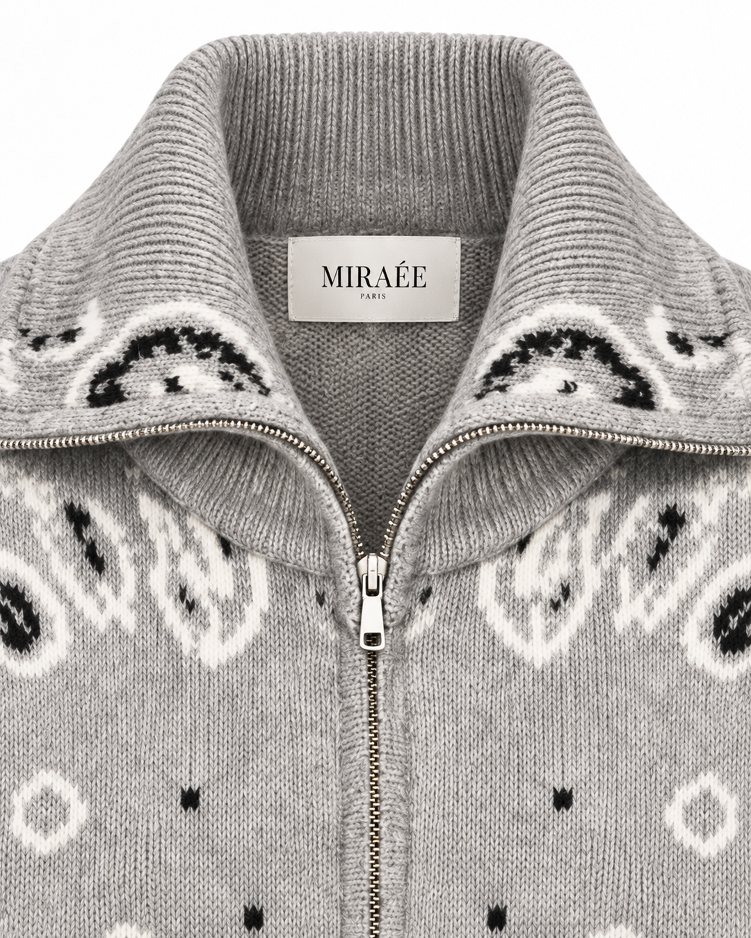 COLETTE Hellgrau – Detailaufnahme von MIRAÉE PARIS Label, Kragen, Reißverschluss und Strickstruktur