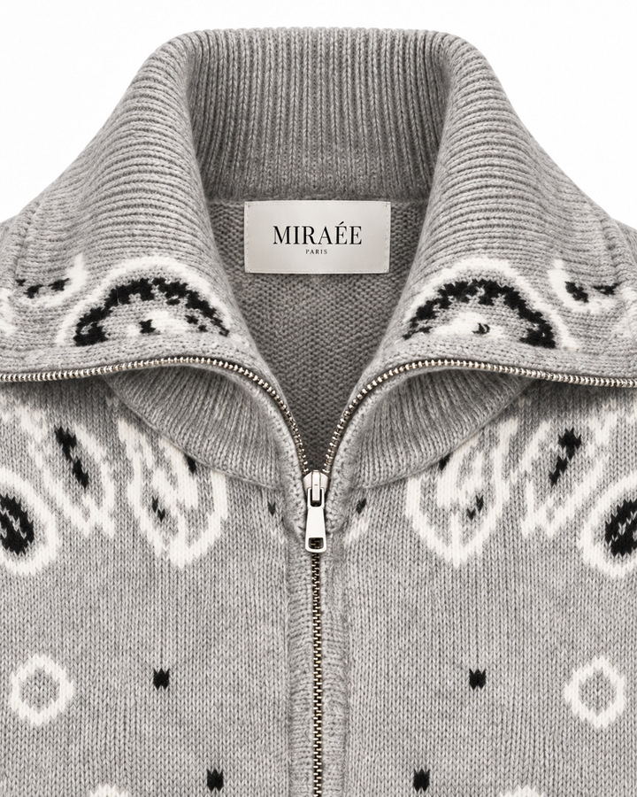 COLETTE Hellgrau – Detailaufnahme von MIRAÉE PARIS Label, Kragen, Reißverschluss und Strickstruktur