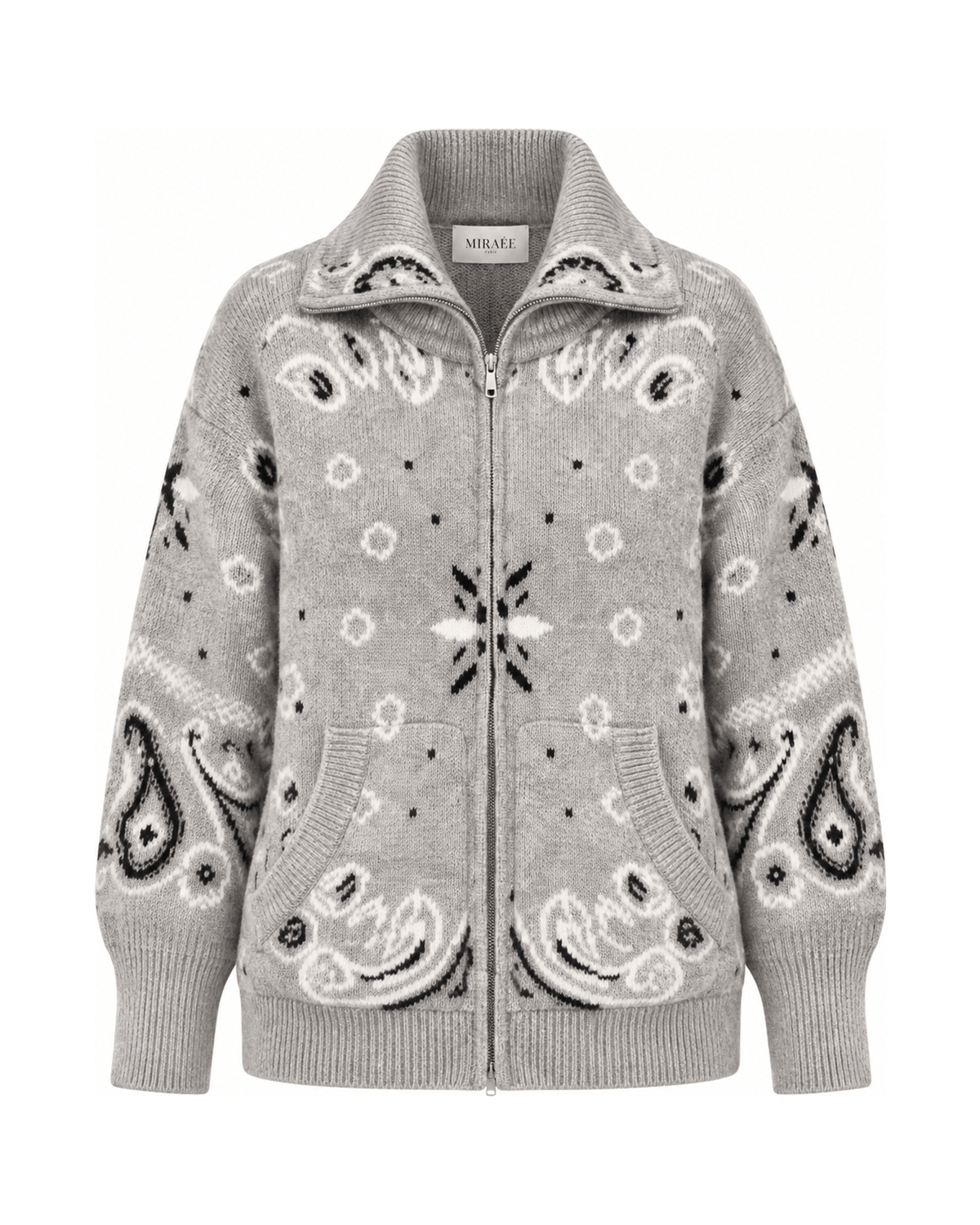 MIRAEE-UNIFORM-2026 | COLETTE – Jacquard-Strickcardigan mit Stehkragen – Hellgrau – freigestellte Produktansicht auf weißem Hintergrund