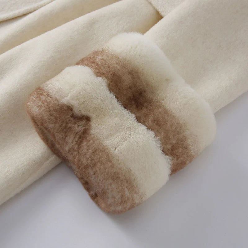 VALENTINA - Eleganter Damenmantel mit eleganter Kunstpelzjacke in Beige- und Brauntönen.