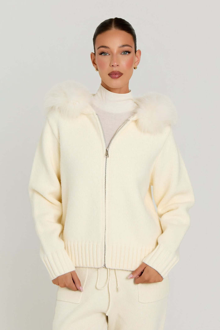 SOFIA – 2‑Teiler Set in elegantem Design mit Kunstpelzdetails, ideal für stilbewusste Damenmode.