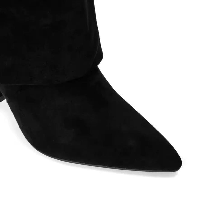 Eleganter Overknee - Stiefel mit Logo - Detail - Miraee Paris