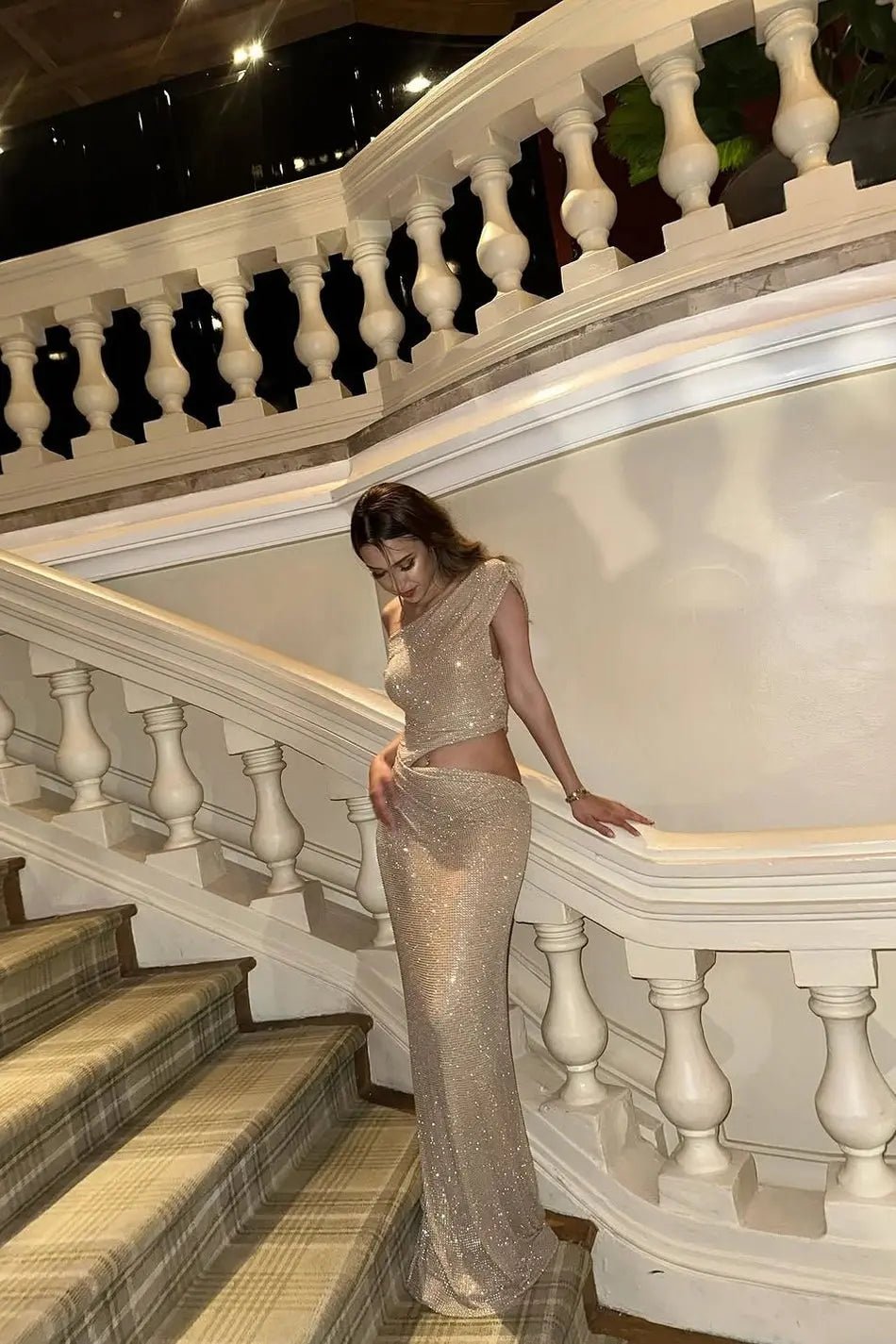 Elegantes One - Shoulder Pailletten - Abendkleid in Gold – Glamouröses Cut - out Maxi Dress - Miraee Paris