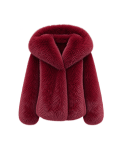 MIRAEE-UNIFORM-2026 | ÉLISE – Kurze Damenjacke in Felloptik mit Kapuze – Claret – freigestellte Produktansicht auf weißem Hintergrund