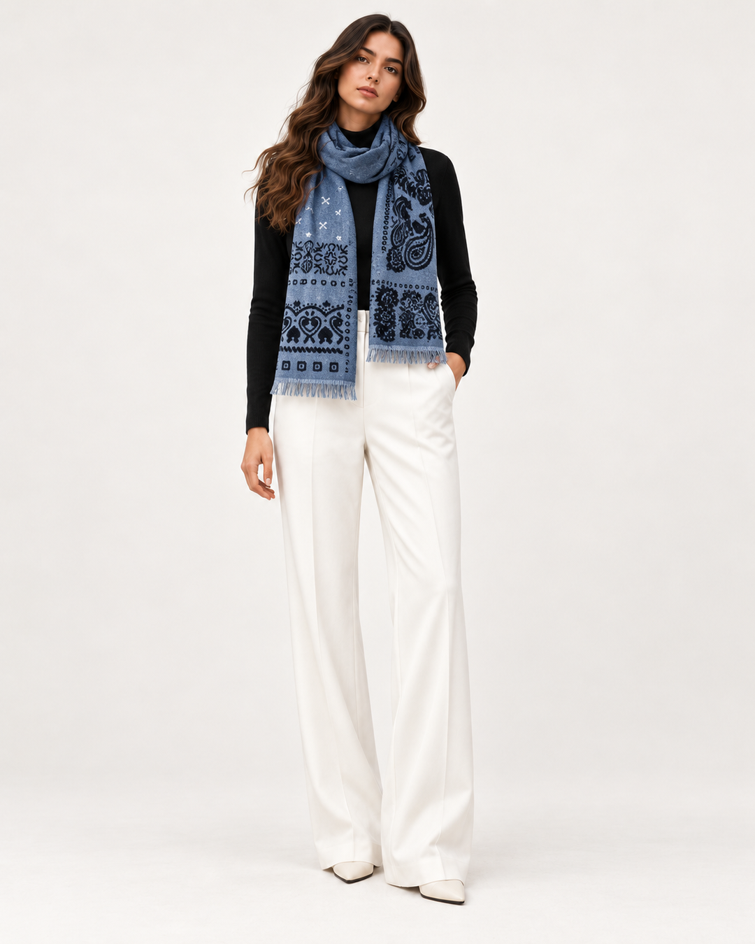 ÉTOILE Paisley-Schal Blau – einheitliches MIRAÉE Model
